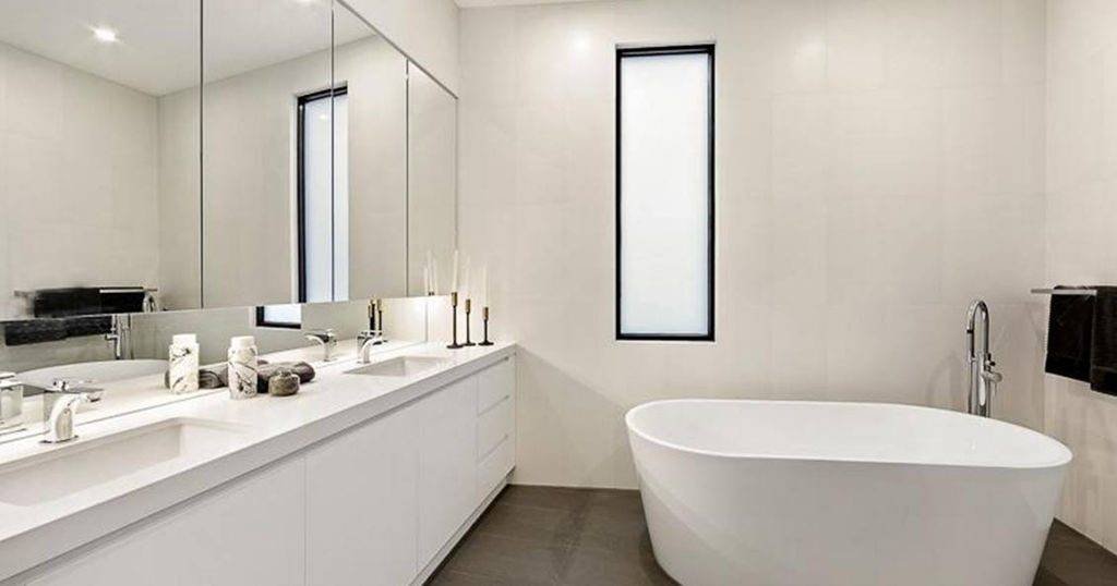 White or Off-White: bathroom color as per vastu